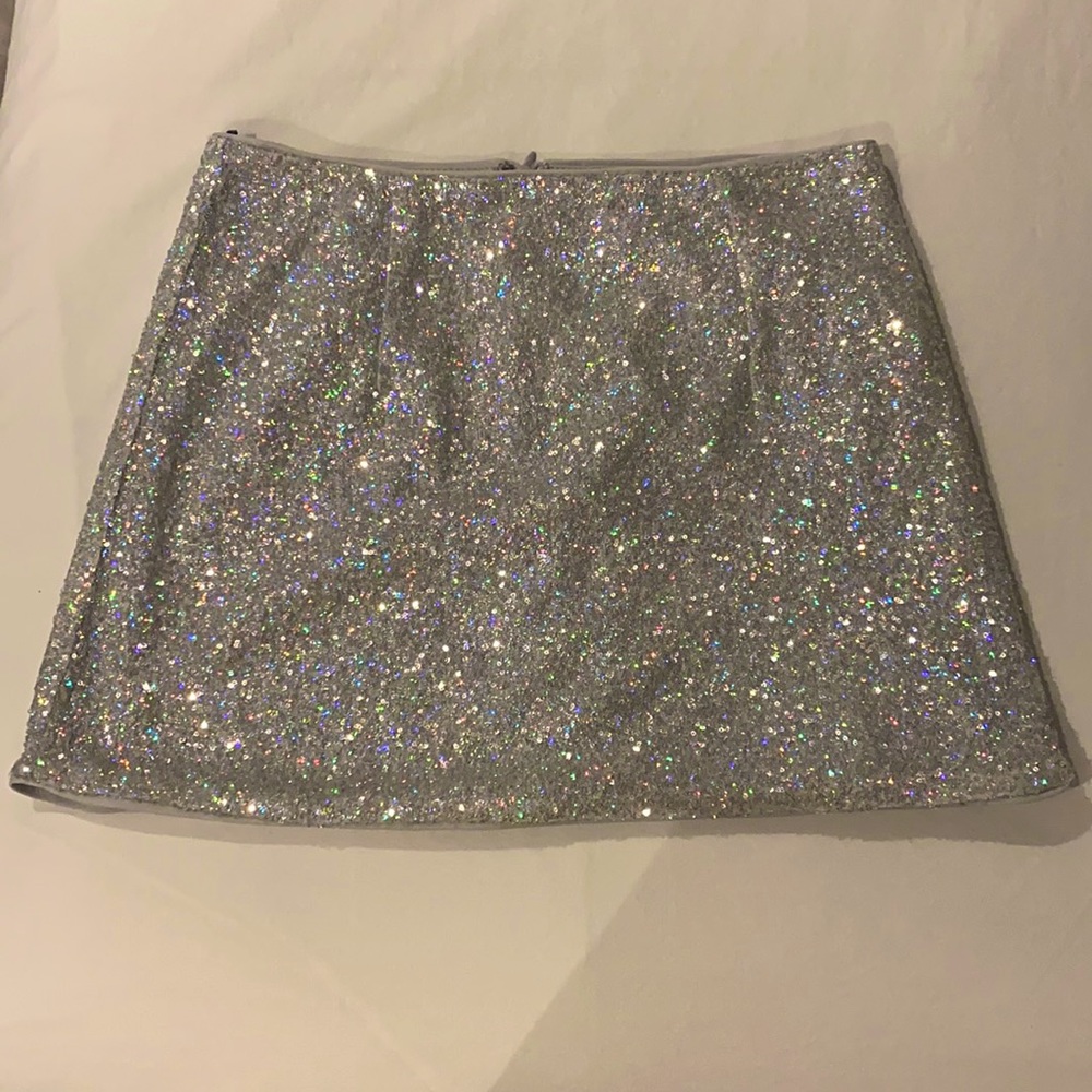 Beautiful fitting sequin mini skirt